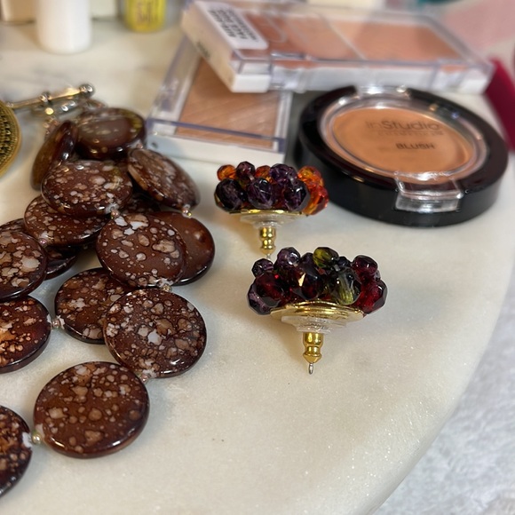 LARGE BUNDLE OF BEAUTY PRODUCTS & JEWELRY W/Lg. Cosmetic Bag - Picture 13 of 17